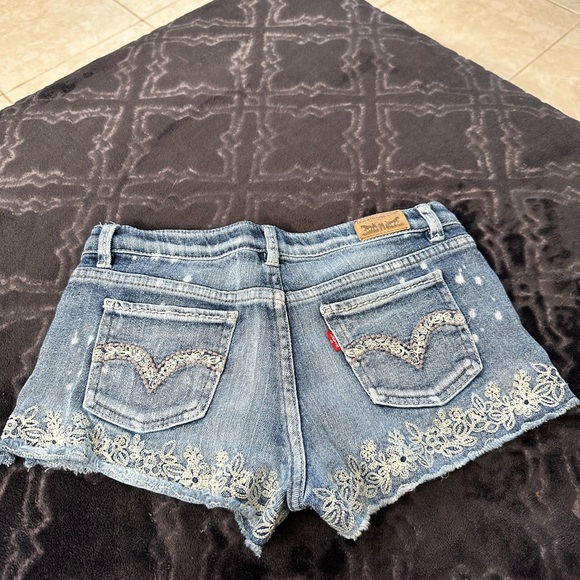 Levi’s Girls Shorts size 16 Regular - Picture 2 of 6